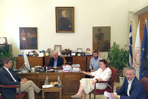 Ο δήμαρχος Ηρακλείου κ. Β.Λαμπρινός με την υφυπουργό Πολιτισμού κ. Λ. Μενδώνη