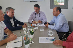 Με τον δήμαρχο Χερσονήσου οι τουριστικοί φορείς για την Thomas Cook