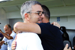 Παπαβασιλείου και Σίμος είχαν θερμό εναγκαλισμό πριν την έναρξη του παιχνδιού