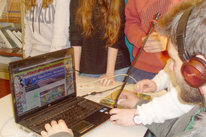 ΜΑΘΗΤΙΚΟ ΡΑΔΙΟΦΩΝΟ: Οι λιλιπούτειοι... ραδιοφωνικοί παραγωγοί