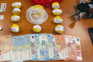 Το δέμα δεν περιείχε μόνο αποχυμωτή και ηλεκτρικό σκουπάκι αλλά και… 273 γραμμάρια ηρωίνης.