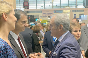 Ο ιδρυτής της Chnaris HMDC Ζαχαρίας Α. Χνάρης συναντήθηκε και με τον υπουργό Τουρισμού Χάρη Θεοχάρη στην τουριστική έκθεση στο Παρίσι