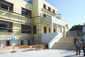 Ένα μήνα μετά από τον αγιασμό, το Καπετανάκειο συνεχίζει να είναι εργοτάξιο