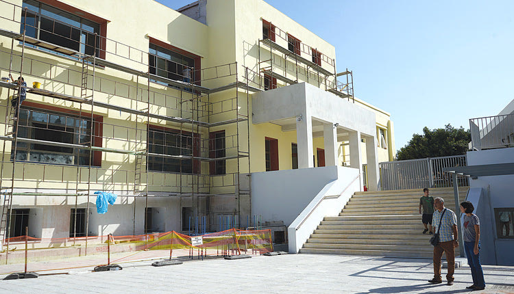 Ένα μήνα μετά από τον αγιασμό, το Καπετανάκειο συνεχίζει να είναι εργοτάξιο