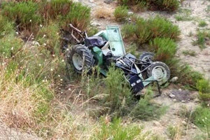 Έπεσε στον γκρεμό με το τρακτέρ του