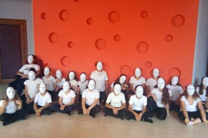 ΠΑΙΔΙΚΗ ΘΕΑΤΡΙΚΗ ΣΚΗΝΗ ΟΜΑΔΑΣ ΓΥΝΑΙΚΩΝ ΜΟΙΡΩΝ