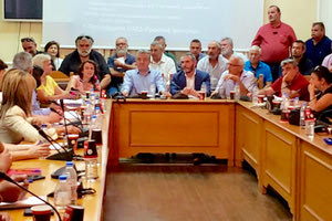 ο περιφερειάρχης Κρήτης Σταύρος Αρναουτάκης, μιλώντας στους εκπροσώπους των Οργανισμών Εγγείων Βελτιώσεων του νησιού