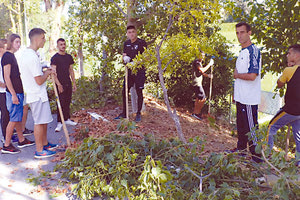 Οι μικροί αθλητές του ΟΦΗ με τους προπονητές τους, καθάρισαν τους χώρους περιμετρικά του ΒΑΚ