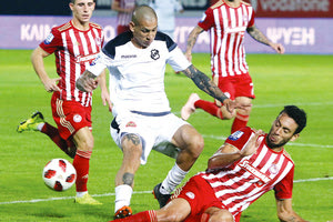 ΟΛΥΜΠΙΑΚΟΣ-ΟΦΗ:  Στιγμιότυπο απο το περσινό ματς με πρωταγωνιστή τον Μεγιάδο