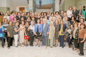 Οι νεαρές μαθήτριες που αποφοίτησαν το 1969 ,από το Α’ Γυμνάσιο Θηλέων Ηρακλειου, σημερινό 3ο Λύκειο), βρέθηκαν ξανά 50 ολόκληρα χρόνια μετα την αποφοίτηση τους