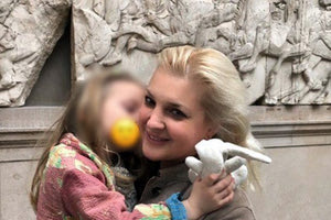 Με τη πολυαγαπημένη της μοναχοκόρη στα Μάρμαρα που έκλαιψε ο Έλγιν στο Βρετανικό Μουσείο