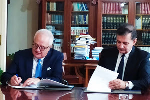 Πρωτόκολλο συνεργασίας ανάμεσα στο Εθνικό και Καποδιστριακό Πανεπιστήμιο Αθηνών (ΕΚΠΑ) και την Τράπεζα Πειραιώς υπογράφηκε στην Παλαιά Αίθουσα Συγκλήτου του Εθνικού και Καποδιστριακού Πανεπιστημίου Αθηνών