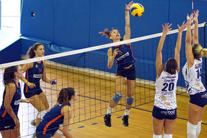 Στιγμιότυπο απο τη νίκη των γυναικών βόλεϊ της ΓΕΗ σε βάρος των Αμπελοκήπων