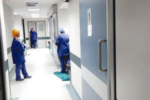 Γιατροί και εργαζόμενοι στα νοσοκομεία
