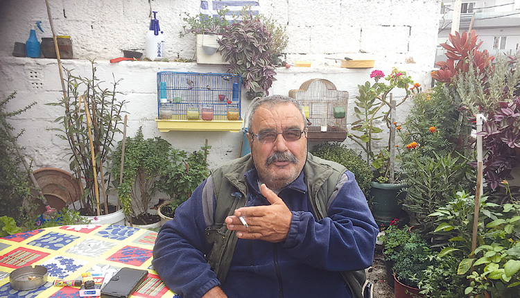 Μια ζωή αφιερωμένη στα καναρίνια ζει ο Ηρακλειώτης Βασίλης Αϊβαλιώτης