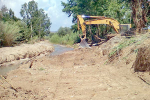 Καθαρίζονται ποταμοί και ρέματα