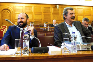 Παρουσία του Παύλου Πολάκη και του Δημήτρη Τζανακόπουλου κατά τη συνεδρίαση της προανακριτικής επιτροπής για την υπόθεση Novartis.