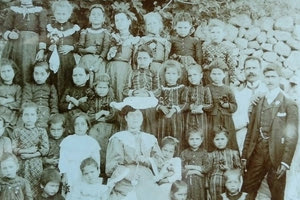 Η φωτογραφία της ημέρας: Δημοτικό Σχολείο Τουρλωτής Σητείας 1912