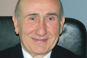 O καθηγητής Οφθαλμολογίας του Πανεπιστημίου του Harvard και διευθυντή του Τμήματος Αμφιβληστροειδούς του Massachusetts Eye and Ear Infirmary, κ. Ευάγγελος Γραγουδάς