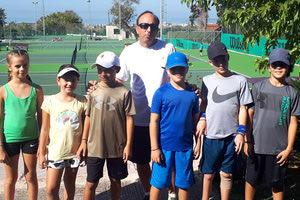 Οι 10χρονοι του “Ηράκλειο” με τον προπονητή τους κ. Μελισουργάκη στο Πανελλήνιο Ατομικό Πρωτάθλημα τένις