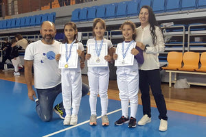 Οι αθλήτριες της ΓΕΗ με τους προπονητές τους