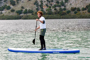 Κανόε καγιάκ στη λίμνη Κουρνά