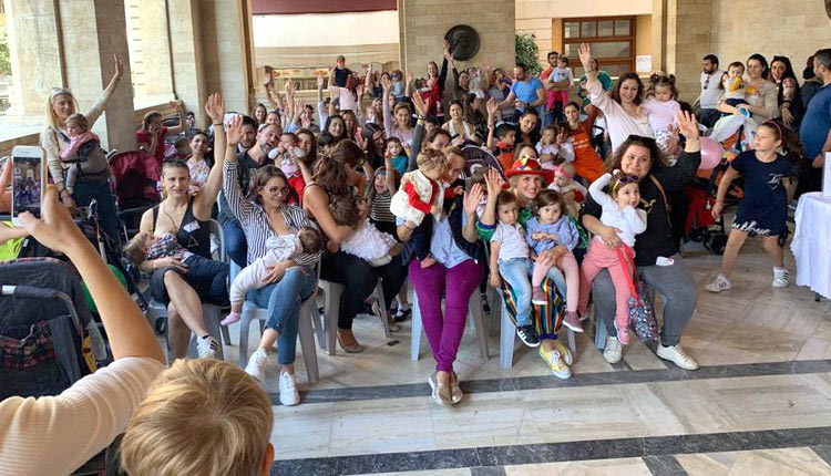Θηλάζοντας στη Λότζια
