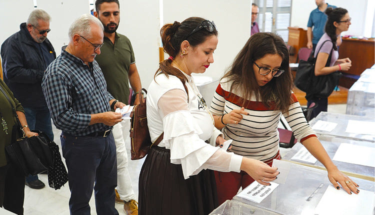 στις κάλπες για τις εκλογές του ΤΕΕ/ΤΑΚ