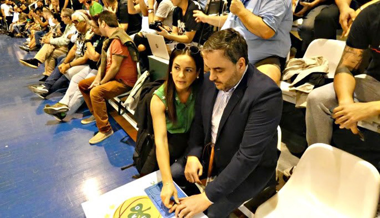 Ο κ. Τάκης Αλεξανδράκης, τυφλός από τα 15 του, έζησε τον αγώνα κατά 85%