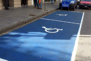 οι θέσεις στάθμευσης ΑΜΕΑ