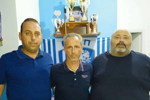 Ο Μανόλης Σουτζής με τον πρόεδρο του Πόρου κ. Ασσαριωτάκη και τον αντιπρόεδρο κ. Μαρκάκη