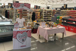 «Το τραπέζι μας ενώνει» στα σούπερ μάρκετ Χαλκιαδάκης