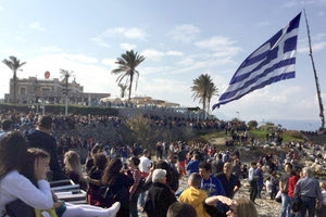 Στις εορταστικές εκδηλώσεις του πολιούχου της πόλης του Ηρακλείου, Αγίου Μηνά η Ομάδα Αεροπορικών Επιδείξεων «ΖΕΥΣ» της Πολεμικής Αεροπορίας