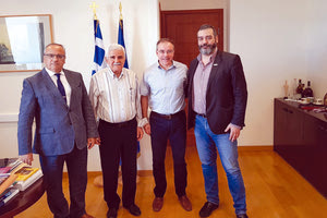 Από αριστερά, οι κ.κ. Καρτσωνάκης, Βασιλάκης, Τσακαλίδης και Χαρωνίτης