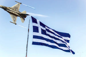 το μαχητικό F16 που συμμετείχε στον εορτασμό του Αγίου Μηνά και η τεράστια σημαία