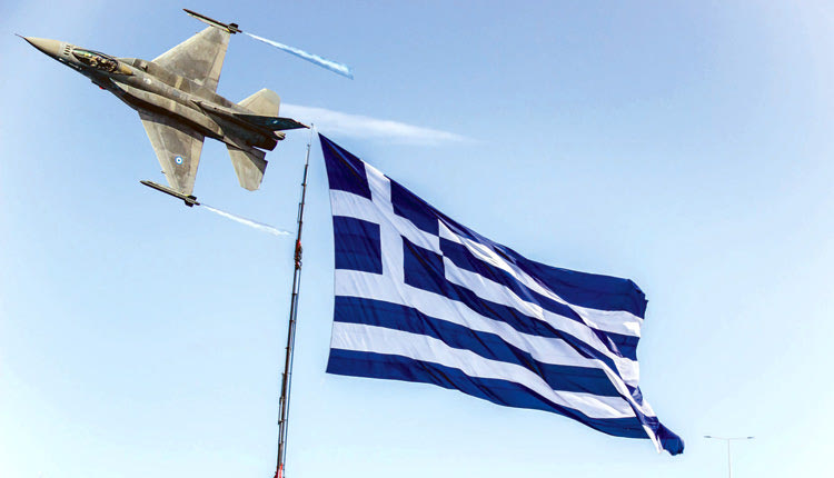το μαχητικό F16 που συμμετείχε στον εορτασμό του Αγίου Μηνά και η τεράστια σημαία