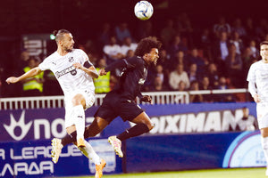 Γιαννούλης και Μπίσεσβαρ σε στιγμιότυπο από το ματς ΟΦΗ – ΠΑΟΚ