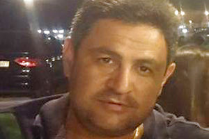 Ο 47χρονος δημοτικός υπάλληλος Σωτήρης Δημητρόπουλος είναι ο άνθρωπος που βρίσκει κλεμμένους “θησαυρούς” και τους παραδίδει