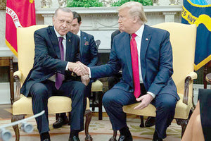 ο πρόεδρος των ΗΠΑ Ντόναλντ Τραμπ υποδέχθηκε τον Τούρκο ομόλογό του Ρετζέπ Ταγίπ Ερντογάν στον Λευκό Οίκο