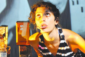 Η βραβευμένη παράσταση Revolt Athens