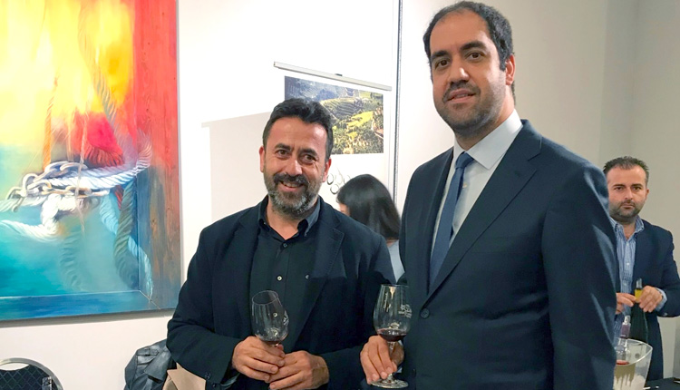 Ο υφυπουργός Υποδομών και Μεταφορών κ. Γιάννης Κεφαλογιάννης που εκπροσώπησε την κυβέρνηση στην έκθεση Kρητικού Kρασιού ΟιΝοτικά