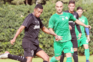 Ο Φερέιρα που πέτυχε δύο γκολ στη φώτο με τον Κερμενίδη του ΠΟΑ