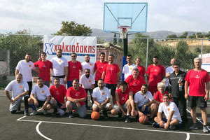 Οι ομάδες του Χαλκιαδάκη και του Σκλαβενίτη που αναμετρήθηκαν στο φιλικό