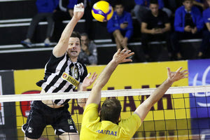 ο Τσούλαφιτς στην πρώτη νίκη του ΟΦΗ βόλεϊ