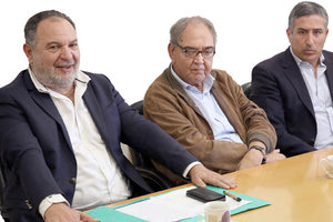 Νέος πρόεδρος της ΠΕΔ από χθες ο Γ. Κουράκης με τους συνεργάτες του Ν. Κοκκίνη και Π. Ινιωτάκη