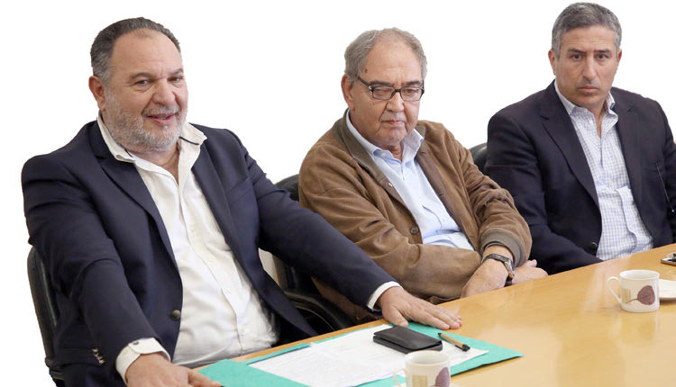 Νέος πρόεδρος της ΠΕΔ από χθες ο Γ. Κουράκης με τους συνεργάτες του Ν. Κοκκίνη και Π. Ινιωτάκη