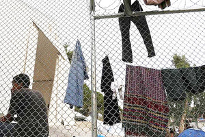 “hot spot” - κλειστών κέντρων μεταναστών και προσφύγων.