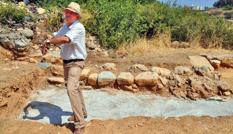 Ο καθηγητής Jan Driessen στην ανασκαφή στο Σίσι