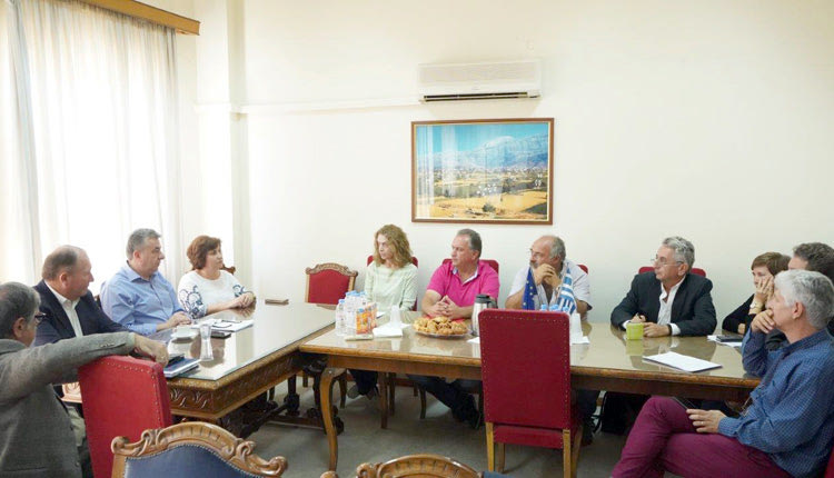 σύμβαση για την ανακαίνιση του Διοικητηρίου της Περιφερειακής Ενότητας Λασιθίου υπέγραψε ο περιφερειάρχης Κρήτης Σταύρος Αρναουτάκης στον Άγιο Νικόλαο