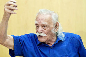 Σοβαρή η κατάσταση του 97χρονου Μανώλη Γλέζου